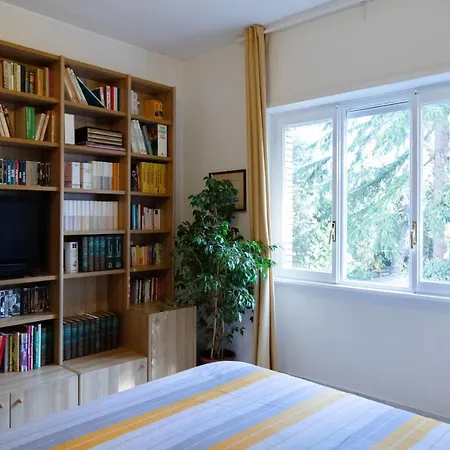 Aurelia Loris House-3